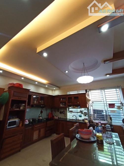 BÁN NHÀ Q.7 - XE HƠI 7 CHỖ ĐẬU CỬA - 4 X 15M, 3 TẦNG - 7.1 TỶ - 2