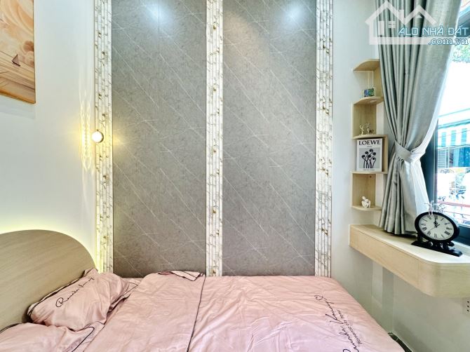 BÁN NHÀ BÌNH THẠNH DƯỚI 5 TỶ - 2 TẦNG MỚI CÓNG FULL NỘI THẤT- Ô TÔ ĐẬU TRƯỚC NHÀ - 2