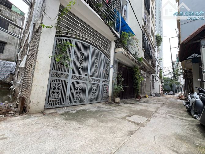 Đường Hoàng Mai 63m đất, mặt tiền 4m, giá 15.5 tỷ thương lượng - 2
