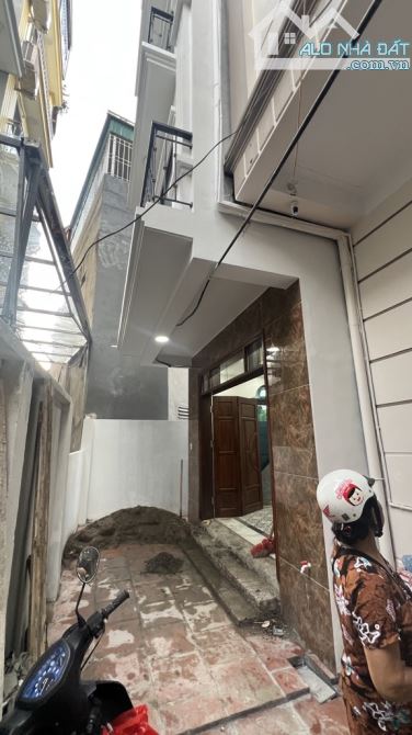 Anh Vương cần bán nhà Tây Mỗ, dân xây 5 tầng, thang máy, 55m2- 7,85 tỷ - 2