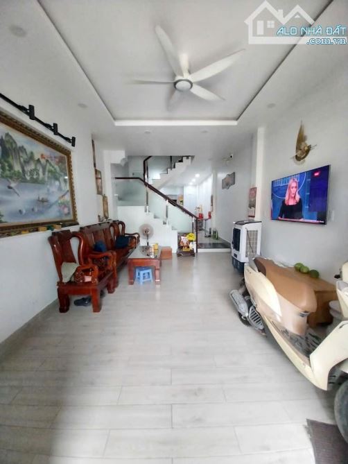 Tương Lai Mặt Tiền Đường Vành Đai Trong - Sát Aeon Tên Lửa - 5 TẦNG - Hoàn Công Đủ- 8,2Tỷ - 2