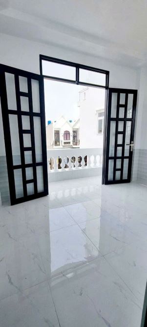 NHÀ SỔ RIÊNG TRỆT 2 LẦU- GIÁ NHỈNH 1TY8- DTSD 120M2 NGAY UBND LONG HẬU - 2