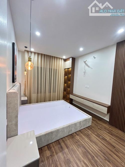 BÁN NHÀ PHÂN LÔ PHỐ ĐÔNG QUAN  GIẤY  25 TỶ 80M2 MT 5M 6 TẦNG VỈA HÈ Ô TÔ TRÁNH KINH DOANH - 2
