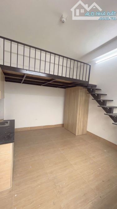 Cho Thuê CCMN Ngõ 53 Tân Triều Thanh Trì 27m2 Studio Gác Xép Cửa Sổ Ban Công Thang Máy 28P - 2