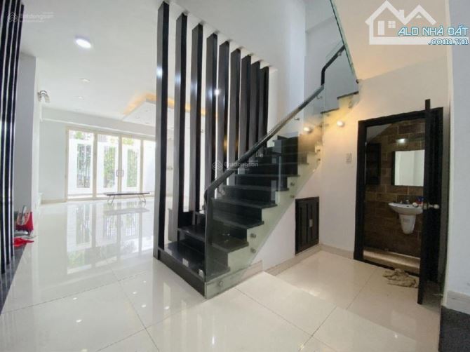 BÁN BIỆT THỰ VEN SÔNG - KHÔNG GIAN SỐNG ĐẲNG CẤP, CHỦ BÁN GẤP!  9X20M , 3 TẦNG, GIÁ - 2