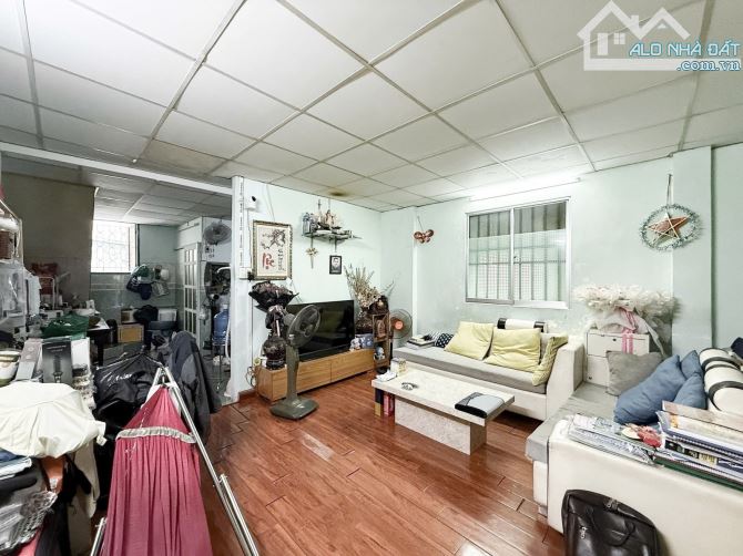 Trung tâm Q10 gần Hà Đô. 60m2. Ngang 4.5m. 2 tầng hơi cũ. Giá chỉ hơn 7 tỷ - 2