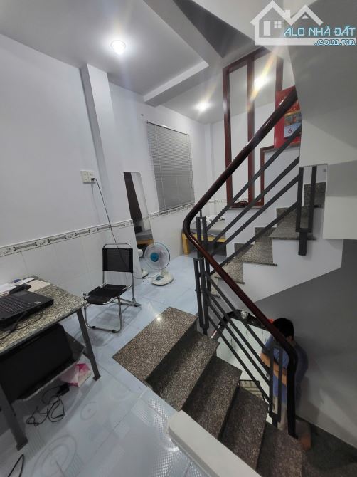 SỔ RIÊNG- HẺM 4.5M - SIÊU PHẨM NHÀ 3 TẦNG MỚI Ở LIỀN - HOÀN CÔNG - KQH(3x6)19m2 - 2.45 TỶ - 2