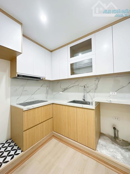 Chỉ Hơn 4 Tỷ🔥Tập thể Giảng Võ 3 Ngủ+WC🔥Nhà Đẹp Ở Luôn🔥75m2🔥Oto đỗ🔥Sổ riêng chính chủ - 2