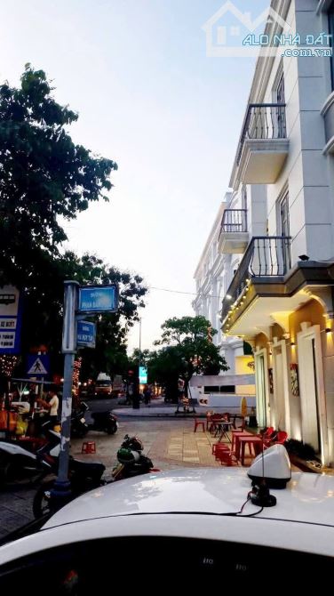 Bán Shophouse 4 tầng TTTM Vincom Plaza Quảng Ngãi - 2