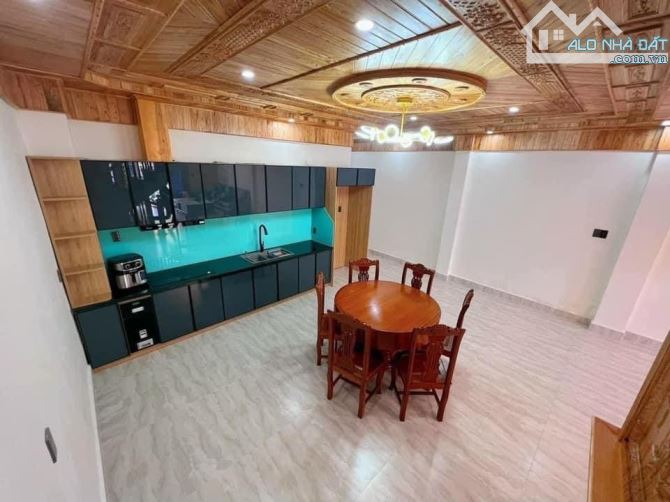 Bán nhà đường ô tô hoàng Diệu , 102m2 giá 8ty2 , nội thất gỗ đẹp - 3