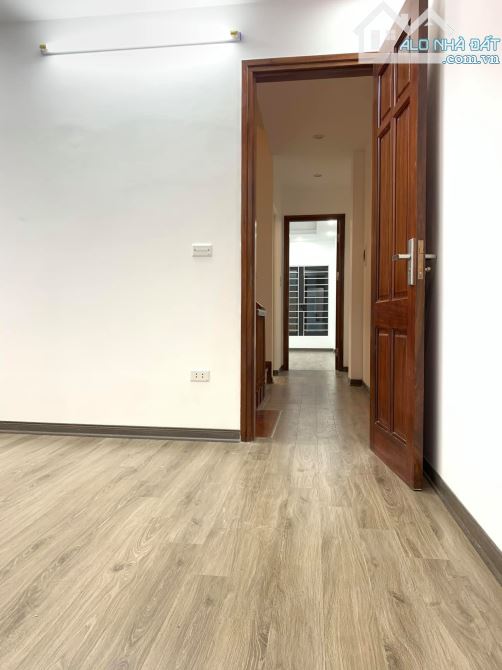 Duy nhất 1 căn mặt ngõ thông ô tô gần chợ, trường ĐHSP TDTT. Giá 2.85 tỷ (3Tx35m2) - 3