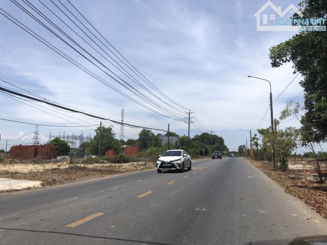 Đất 2 mặt tiền đường ven biển- có 1 không 2- dt: 750m2- 450 thổ cư- 2 mt trước sau- sổ sẵn - 3