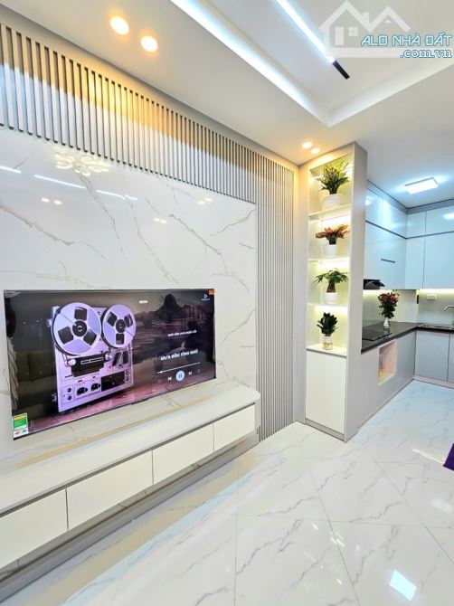 HÀNG HIẾM CHÍNH CHỦ GỬI BÁN NHÀ XUÂN ĐỈNH LÔ GÓC 5 TẦNG Ô TÔ GẦN NHÀ. NHỈNH 6tỷ - 3