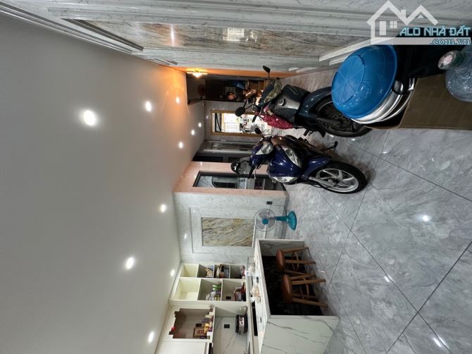 Nhà 5 Tầng - DT 130m2(5.5x23) HXH Khu Bàu Cát - Phường 11 - Tân Bình - 3