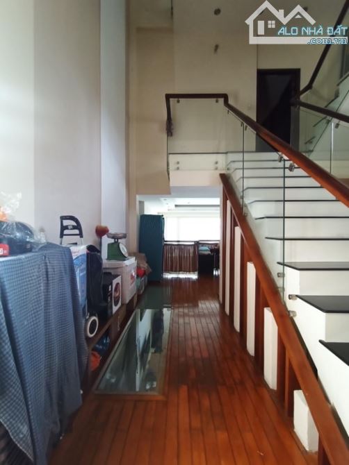 BÁN NHÀ Q.7 - XE HƠI 7 CHỖ ĐẬU CỬA - 4 X 15M, 3 TẦNG - 7.1 TỶ - 3