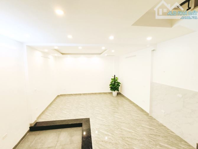 Bán nhà Đội Cấn quận Ba Đình - sổ đỏ 40m2 - nhà 5 tầng - giá chỉ 8,5 tỷ. - 3