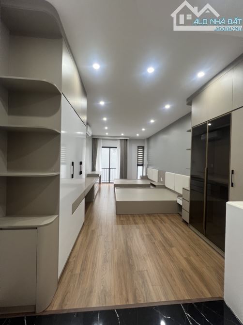 EM CẦN BÁN CĂN NHÀ VÙA HOÀN THIỆN TẠI BỒ ĐỀ - HỒNG TIẾN 55M ,6 TÀNG THANG MÁY HƠ 12 TỶ - 3