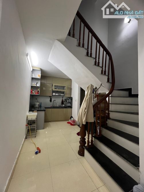 Bán nhà Hồng Mai 43m2, 4T, mt 3.4m oto đỗ cửa, ngõ thông kdoanh, 2 thoáng. Giá 13.85 tỷ - 3