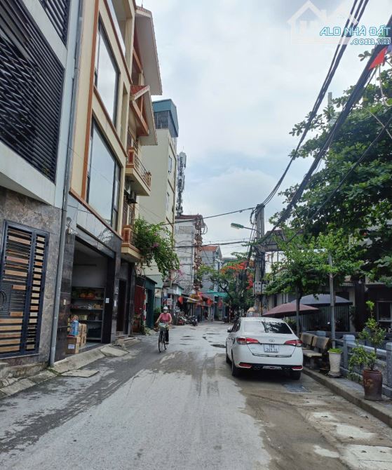 BÁN ĐẤT ĐỨC DIỄN 60M² - MT 5.4M - TẶNG NHÀ C4 - GẦN PHỐ - GIÁ ĐT 7.99 TỶ - 3