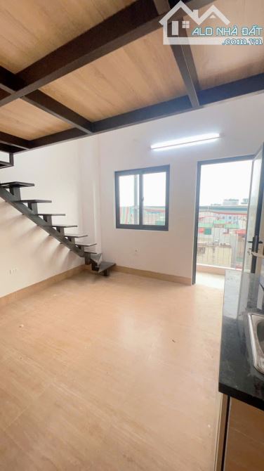 Cho Thuê CCMN Ngõ 53 Tân Triều Thanh Trì 27m2 Studio Gác Xép Cửa Sổ Ban Công Thang Máy 28P - 3
