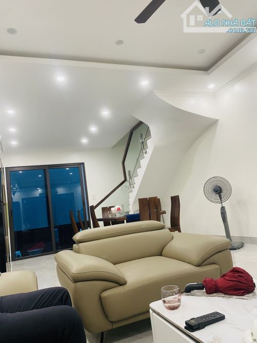 NHÀ MỚI ĐẸP PHỐ AN DƯƠNG 61m2, 4T, NỘI THẤT XỊN, NGÕ THÔNG, GẦN Ô TÔ - 4