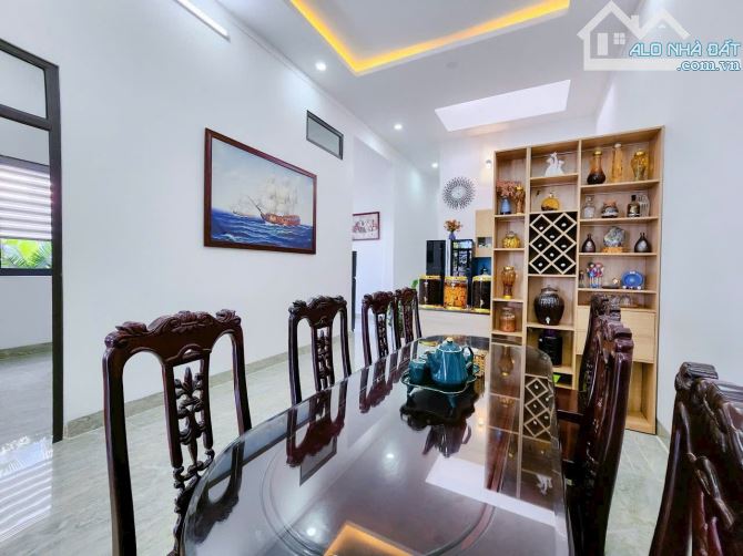 NHÀ ĐẸP SÂN VƯỜN CUỐI YMOL RẼ PHẢI - CÁCH TRUNG TÂM THÀNH PHỐ CHỈ 4KM . GẦN MỌI TIỆN ÍCH - 4