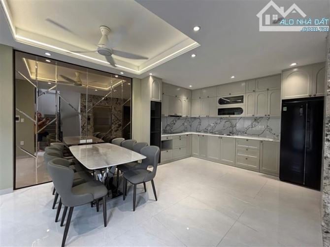 Bán nhà Khâm Thiên, DT 38m2, MT 6m, nhà đẹp long lanh, thang máy xịn, tặng nội thất, 12 tỷ - 4