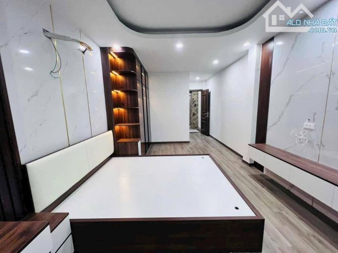 10 TỶ CÓ NGAY NHÀ ĐẸP TẠI NGÃ TƯ CÂU GIẤY DT LÊN ĐẾN 45M2 - 4