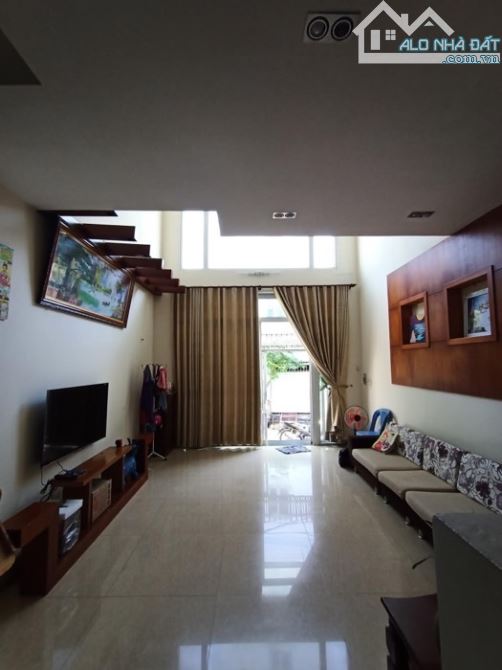 BÁN NHÀ Q.7 - XE HƠI 7 CHỖ ĐẬU CỬA - 4 X 15M, 3 TẦNG - 7.1 TỶ - 4