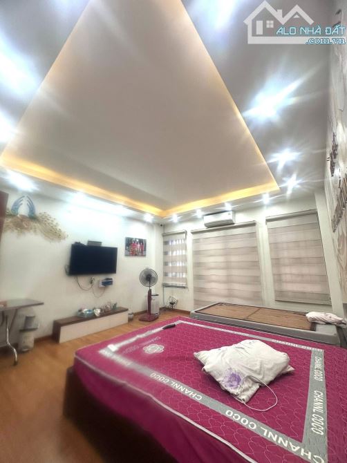 Bán nhà Yên Lạc 47/54m2, 5T, mt 4.5m lô góc, ngõ thông phân lô, oto vào nhà. Giá 15.6 tỷ