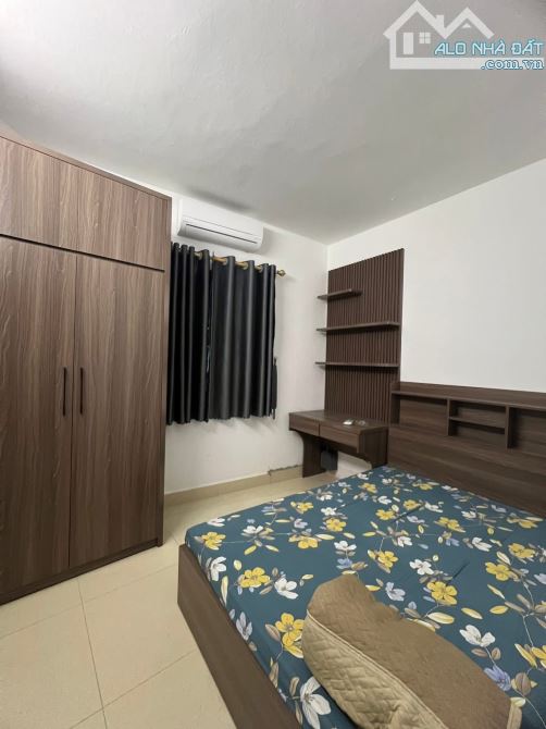 Bán nhà Hồng Mai 43m2, 4T, mt 3.4m oto đỗ cửa, ngõ thông kdoanh, 2 thoáng. Giá 13.85 tỷ - 4