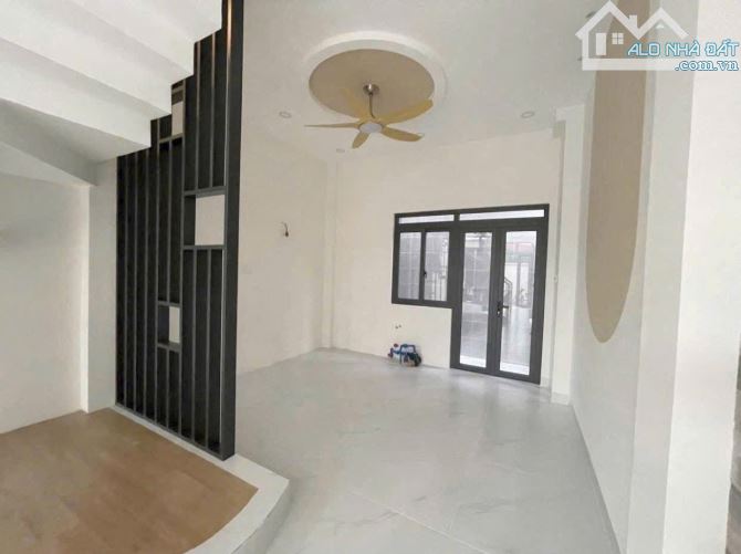 NHÀ 4 TẦNG TUYỆT ĐẸP - XÂY MỚI 100% KHU PHÂN LÔ - ĐƯỜNG THÔNG 6M CÓ LỀ - XE HƠI VÀO NHÀ - 4