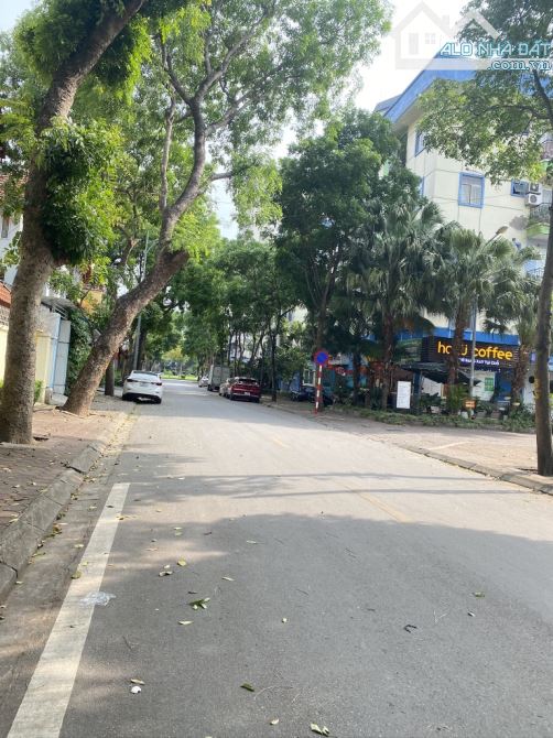 NHÀ PHỐ VIỆT HƯNG 66 tỷ 200m VỈA HÈ RỘNG,KINH DOANH ĐỈNH,LONG BIÊN HÀ NỘI - 4
