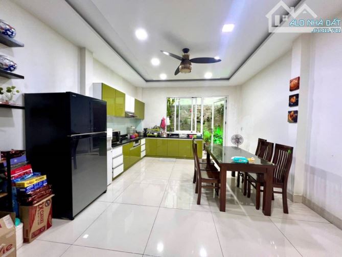 BÁN NHÀ NGUYỄN QUÝ YÊM BÌNH TÂN 92M2 3 TẦNG 5PN HẺM XE TẢI 12M CHỈ 6.8 TỶ - 6
