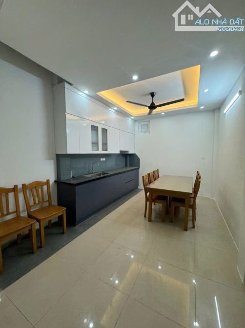 Hot! Bán Nhà, Phạm Văn Đồng-Bắc Từ Liêm -ÔTô Đỗ Cửa-10M Ra ÔTô Tránh-40M2-5Tầng - 10Tỷ Hơn - 5