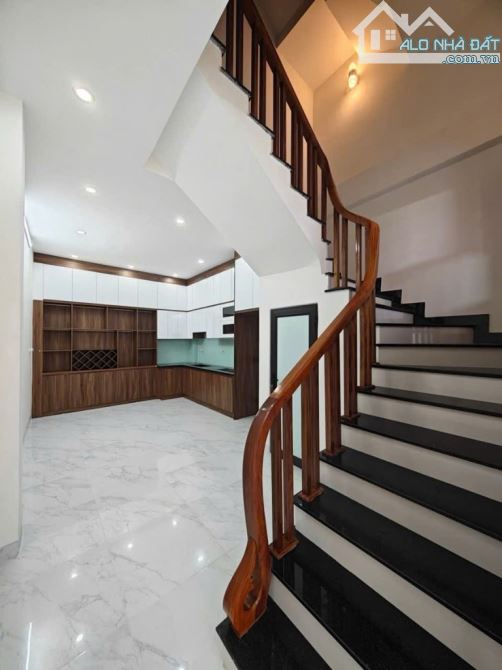 Bán nhà Lại Yên lô góc 42m2 mặt tiền 4m 4 tầng 4 ngủ gần hồ, trường học, chợ 4 tỷ 9 - 4