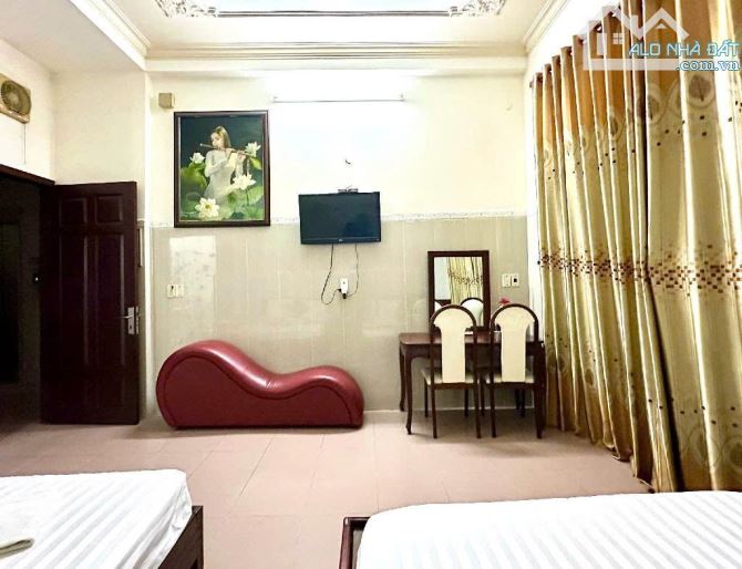 KHÁCH SẠN 5 tầng Đường Hà Huy Giáp / P. Thạnh Lộc, Quận.12 dt 185 (9mx18m) DÒNG TIỀN 200tr - 5