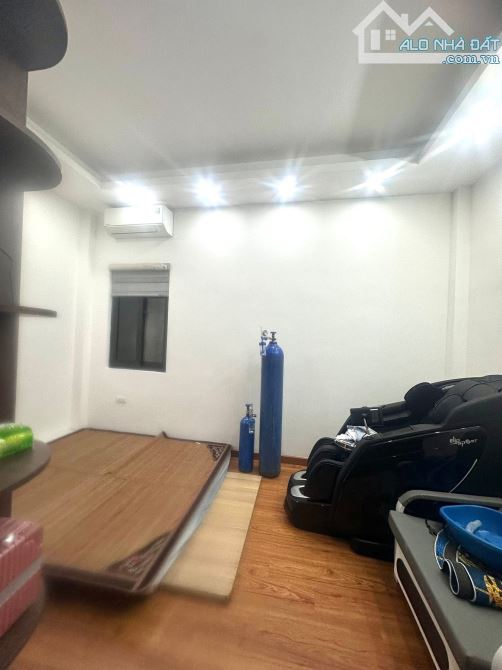 Bán nhà Yên Lạc 47/54m2, 5T, mt 4.5m lô góc, ngõ thông phân lô, oto vào nhà. Giá 15.6 tỷ