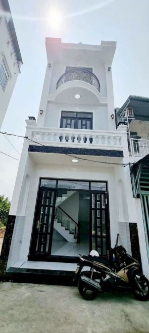 NHÀ SỔ RIÊNG TRỆT 2 LẦU- GIÁ NHỈNH 1TY8- DTSD 120M2 NGAY UBND LONG HẬU - 5
