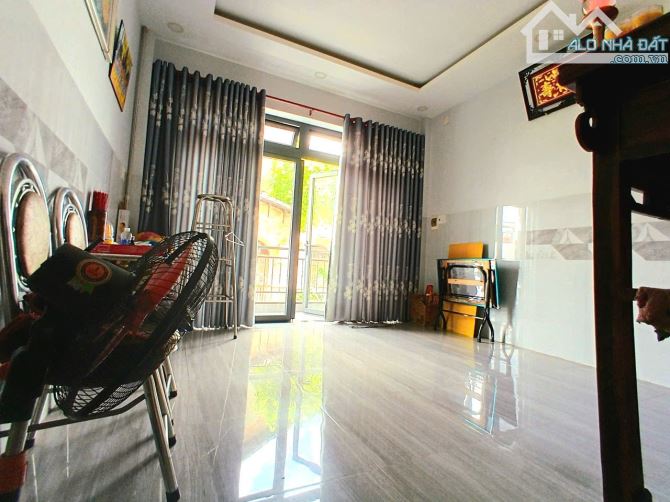 Nhà bán: đường Nguyễn Bá Tồng. Q Tân Bình. DTSD 72m2. 4 tầng. Giá 10,5 tỷ - 5