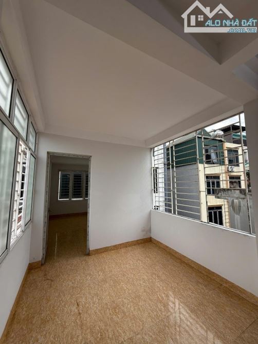 Hiếm! Bán Nhà Đồng Me - Nam Từ Liêm-Gần Phố-Ngõ Thông - Gần Chợ - 35M2 - 5 Tầng - 7 Tỷ Hơn - 6