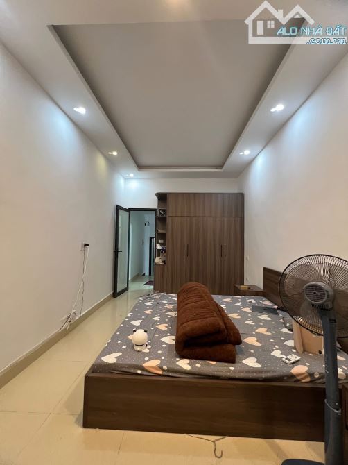 Bán nhà Hồng Mai 43m2, 4T, mt 3.4m oto đỗ cửa, ngõ thông kdoanh, 2 thoáng. Giá 13.85 tỷ - 6