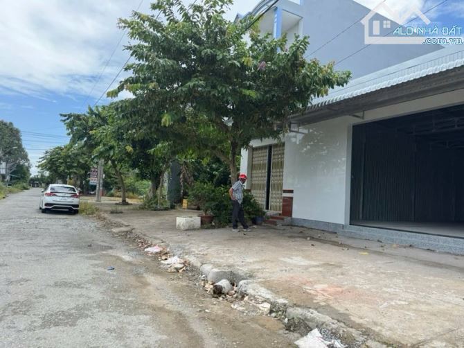 Cho thuê Kho 150 m2 mới xây gần cầu Cần Thơ 6 triệu - 6