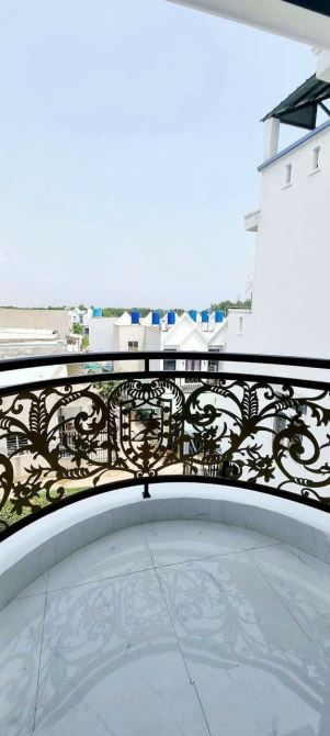 NHÀ SỔ RIÊNG TRỆT 2 LẦU- GIÁ NHỈNH 1TY8- DTSD 120M2 NGAY UBND LONG HẬU - 6