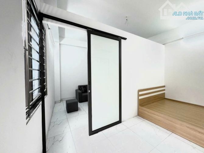 Cho Thuê CCMN 230 Mễ Trì Thượng Nam Từ Liêm 35m2 1N1K Cửa Sổ Ban Công Thang Máy 6P - 6