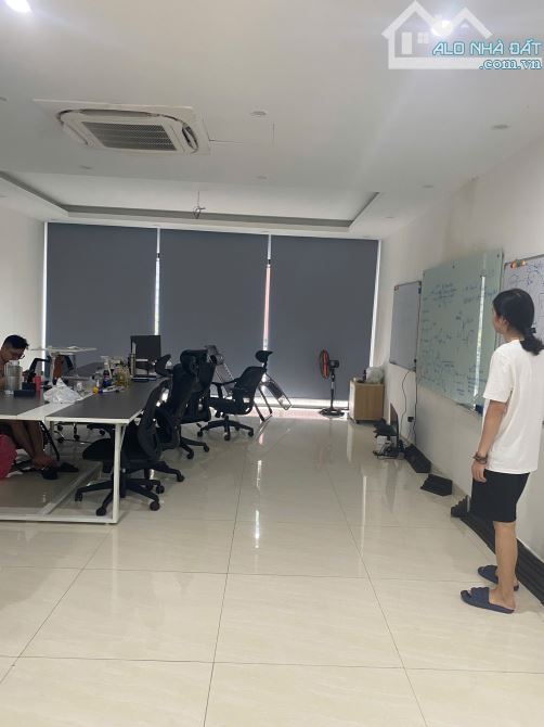 Cho thuê nhà đường Nguyễn Tuân, Thanh Xuân. DT 75m, 6 tầng, Thông sàn, có thang máy. Giá 4 - 7