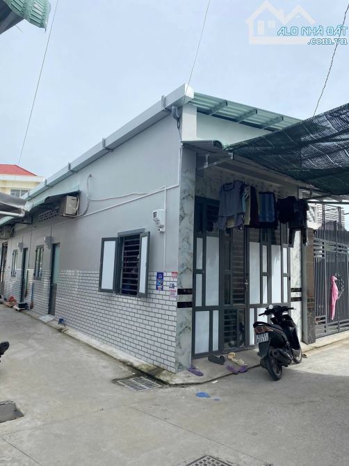 Bán nhà góc 2 mặt tiền hẻm Hoàng Quốc Việt, gần bánh Xèo Bảy Tới - 7