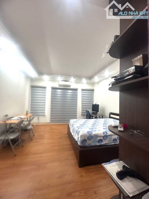 Bán nhà Yên Lạc 47/54m2, 5T, mt 4.5m lô góc, ngõ thông phân lô, oto vào nhà. Giá 15.6 tỷ