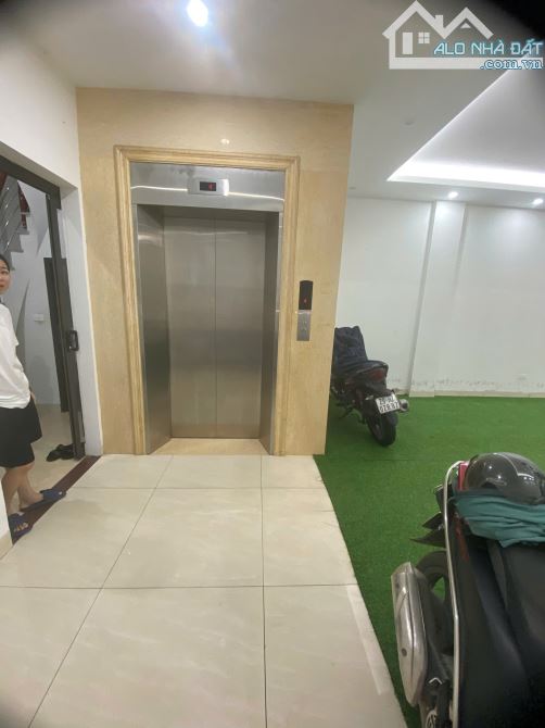 Cho thuê nhà đường Nguyễn Tuân, Thanh Xuân. DT 75m, 6 tầng, Thông sàn, có thang máy. Giá 4 - 8