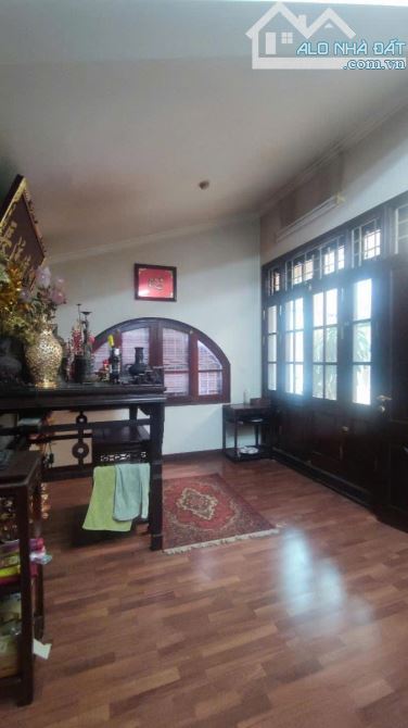 BÁN NHÀ PHỐ VÕNG THỊ, TÂY HỒ, NGÕ Ô TÔ TRÁNH, RẤT GẦN HỒ, DT 156M2 * MT 9.8M* GIÁ 36 TỶ - 8